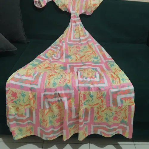 Vestido usado poucas vezes tecido maravilhoso hem leve tem bojo