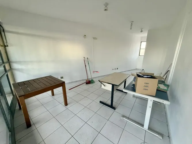 Sala para alugar no Santa Amélia.