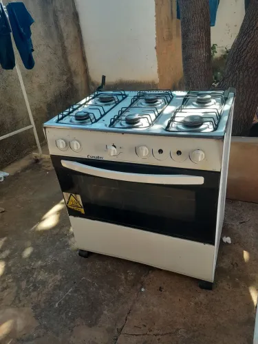 Fogão 6 bocas com forno grande em Funcionamento. No precinho pra sair hoje