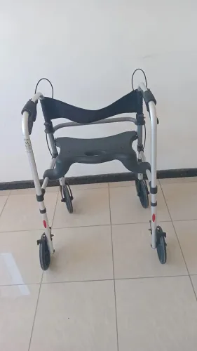 Vende-se Andador para idosos, semi novo