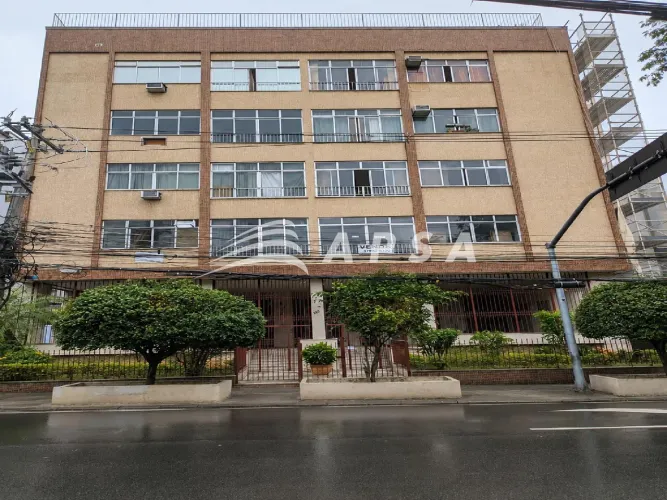 ESTE EXCELENTE APARTAMENTO DE 54 M², SEMI MOBILIADO, OFERECE CONFORTO, PRATICIDADE E UMA L