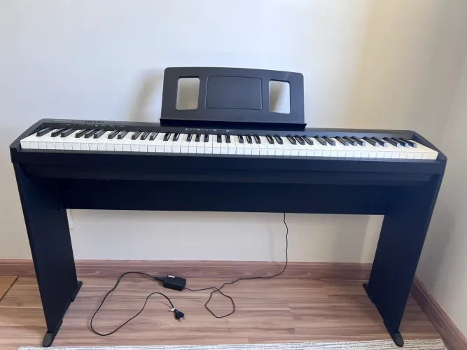 Piano Digital Roland FP-10 + Pedestal Original Roland - Estado de Novo