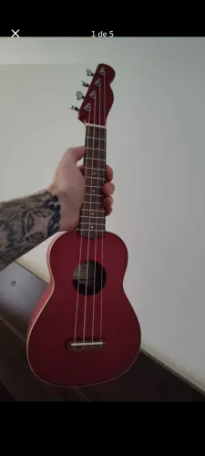 Ukulele Acústico Soprano Fender Venice de Tília Cereja