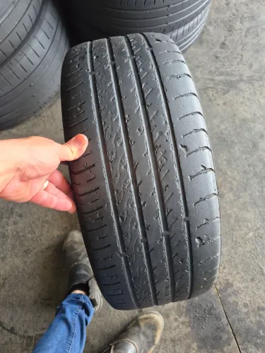 Um pneu 225/45/18 constancy original não reaberto (160 em 2× no ct