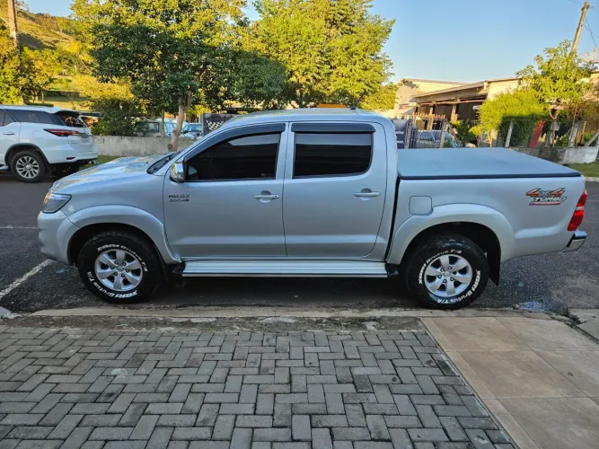Toyota Hilux CD SRV D4-d 4X4 3.0 TDI Dies 2014