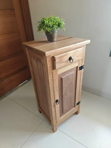 Armário de madeira maciça (NOVO)