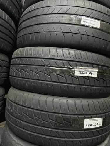 Pneus 235/55/19 meia vida por 250$ cada originais