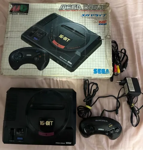 SEGA MEGA DRIVE JAPONÊS NA CAIXA , controle e cabos.