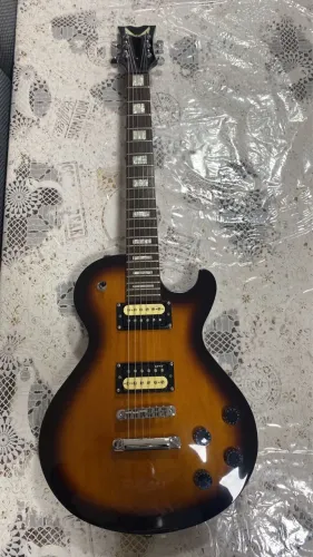 Guitarra Dean Thoroughbred Deluxe