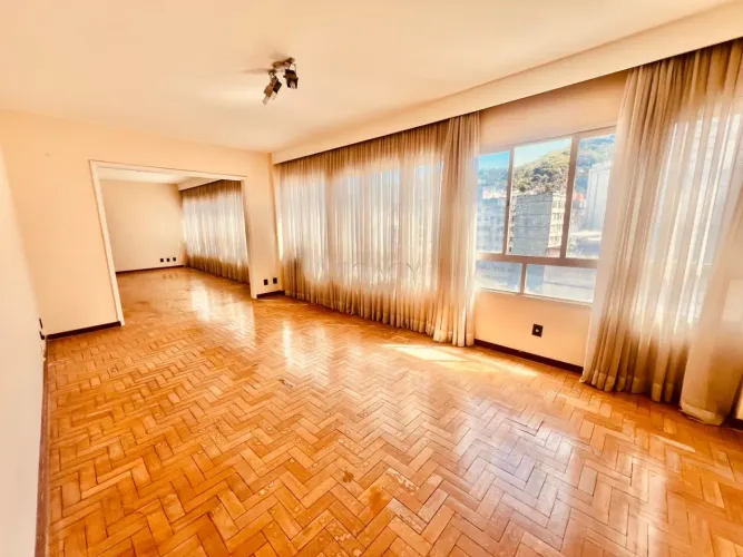 Apartamento no Centro de Vitória-ES: 3 quartos, 3 salas, 2 banheiros, 194m² de área. Venha