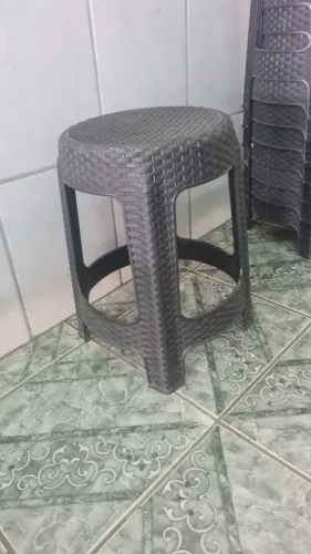 9 Banqueta de plástico preta