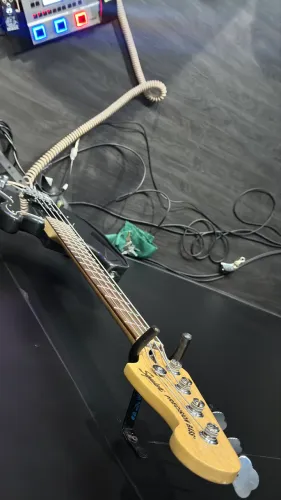 Baixo squier precision jazz 4 c