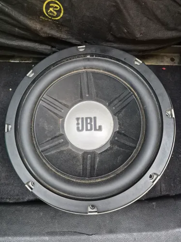 subwoofer automotivo JBL