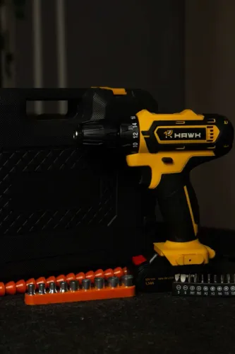 KIT Furadeira / Parafusadeira Sem Fio Com Maleta De Acessórios Hawk
