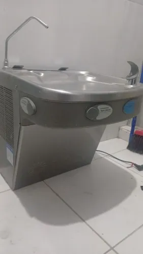 Bebedouro industrial de parede