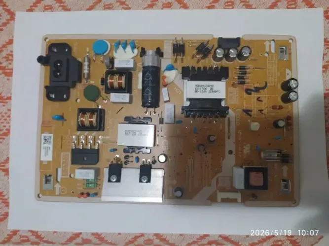 Placa fonte de alimentação (Power supply board) de TV Samsung.