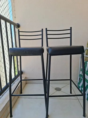 Duas Banquetas de Ferro Preto