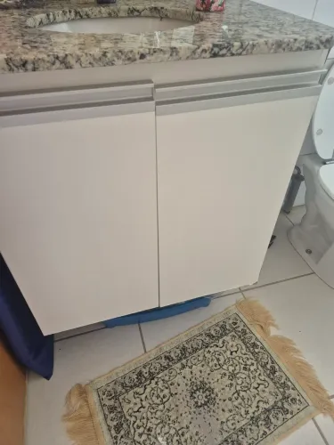 Armario de banheiro com 2 portas