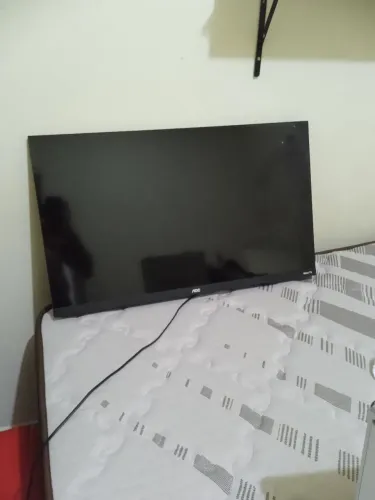 Televisão AOC Roku tv, nova !