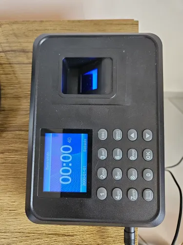 Relógio de ponto biométrico funcionando perfeitamente 