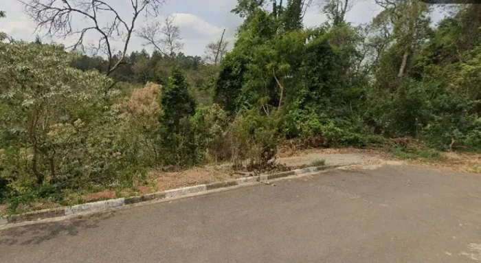 VENDE-SE EXCELENTE ÁREA COM 1.200 m² EM SERRA NEGRA/SP