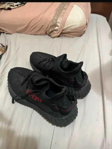 Adidas Yeezy Boost 350 V2 ?Bred? (ORIGINAL)