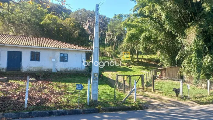 Terreno com casa a venda em Ratones