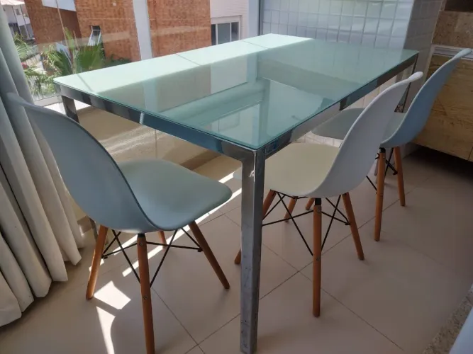 Mesa tampo de vidro até 6 lugares e 4 cadeiras Easy Wood