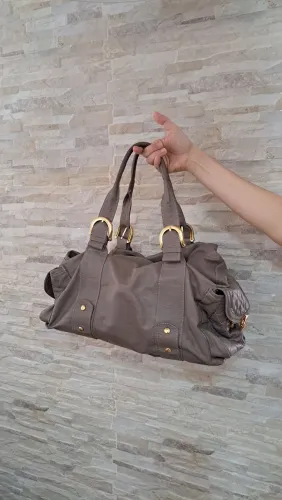 Linda bolsa em couro