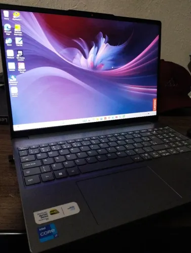 NOTEBOOK LENOVO I7 / 13TH / 8 RAM / 477 GB