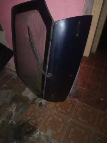 Tampa traseira Palio 1996 a 2000 completa com vidro e forração interna 