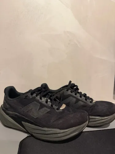 tênis new balance rebel v5