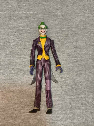 Action figure coringa Batman Arkham asylum