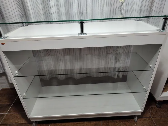 Balcão expositor MDF