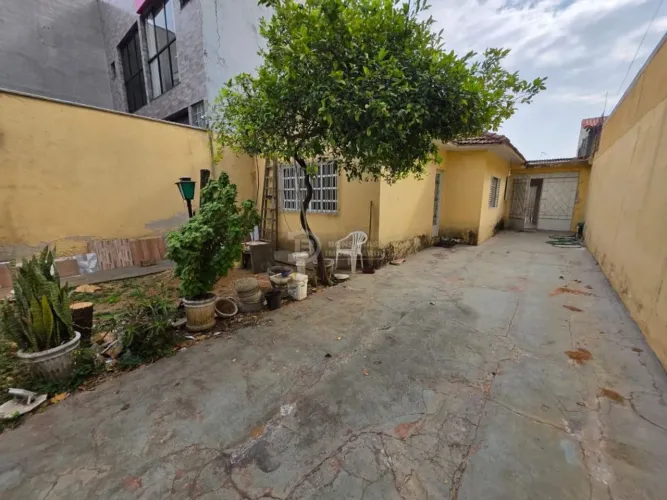 Casa térrea à venda  Terreno 8x30m 2 quartos e 3 vagas de garagem - Vila Formosa.