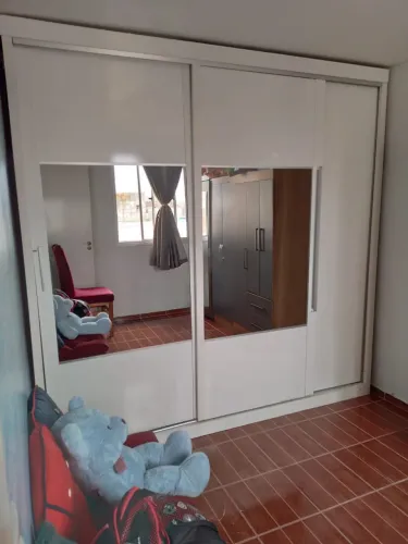 Guarda roupa de casal planejado 100 % MDF, 3 pts e 7gav, sendo duas portas de espelho
