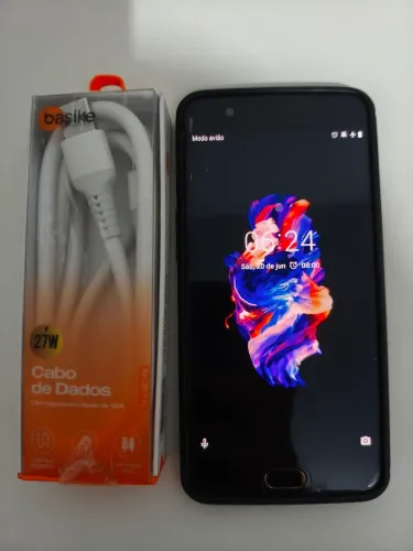 Celular OnePlus 5 (8GB RAM 128GB) - Muito Conservado