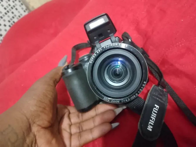 Câmera Fujifilm FinePix S4800 à venda!
