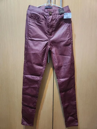 Calça Skinny Resinada