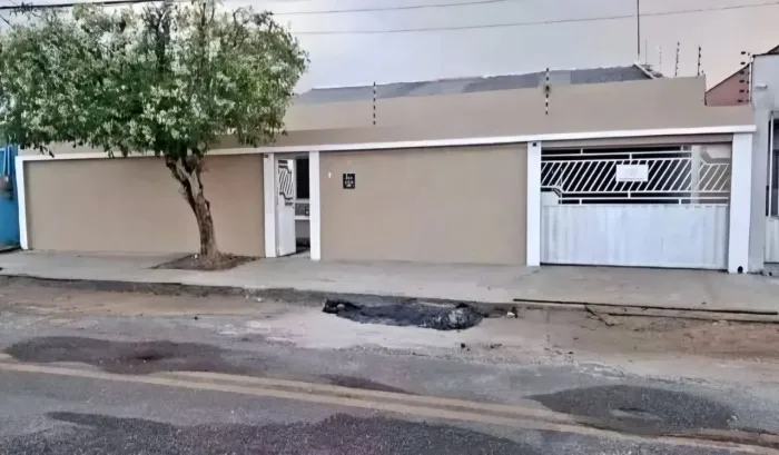 Vendo casa no Aleixo, Próximo ao Parque da Criança - Contrato em Cartório.