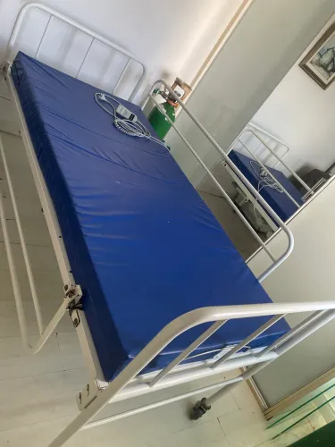 Cama hospitalar motorizada pilati evolution+ colchão Anti-escaras Air Plus