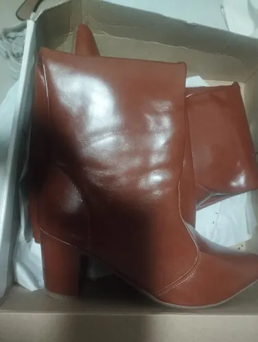 E tamanho 39,mas calça 37 e 38