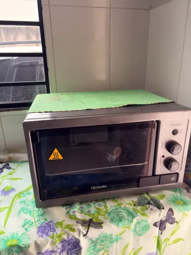 Forno elétrico em perfeito estado, usado poucas vezes.