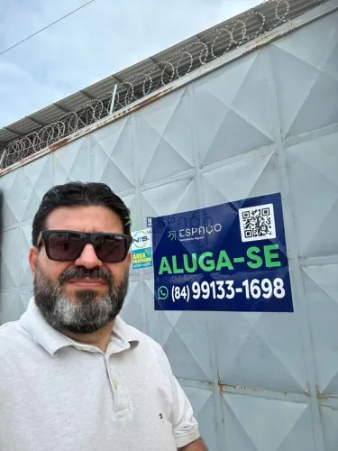 Excelente galpão para aluguel na Candelária. Com uma área total de 800 m²