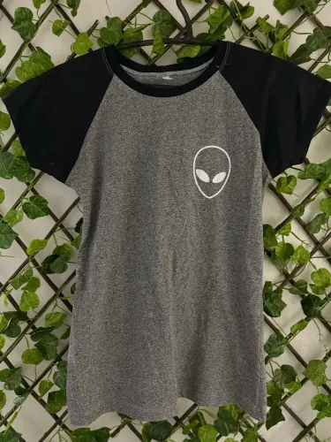 Camiseta estilo raglan