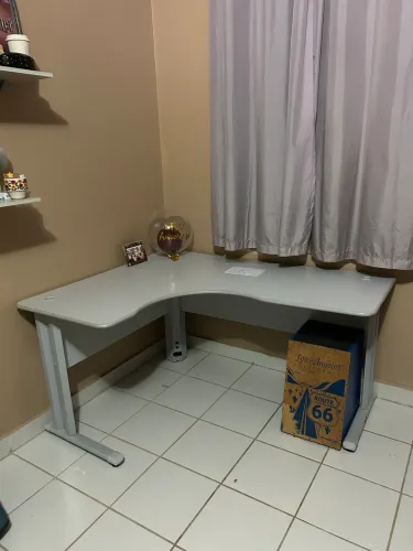 Mesa de escritório em L