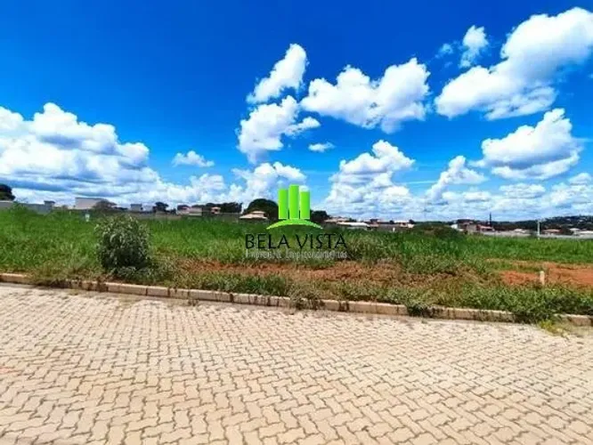 Lote em Jardins Village.