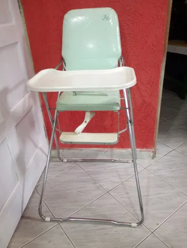Cadeirão de comer vintage 