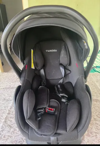 Carrinho de bebê sprint com bebê conforto Kiddo