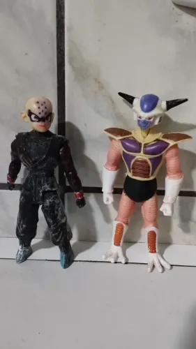 2 bonecos pelo preço de 1, Dragon ball ''black kuririn'' + freeza 1forma desapego